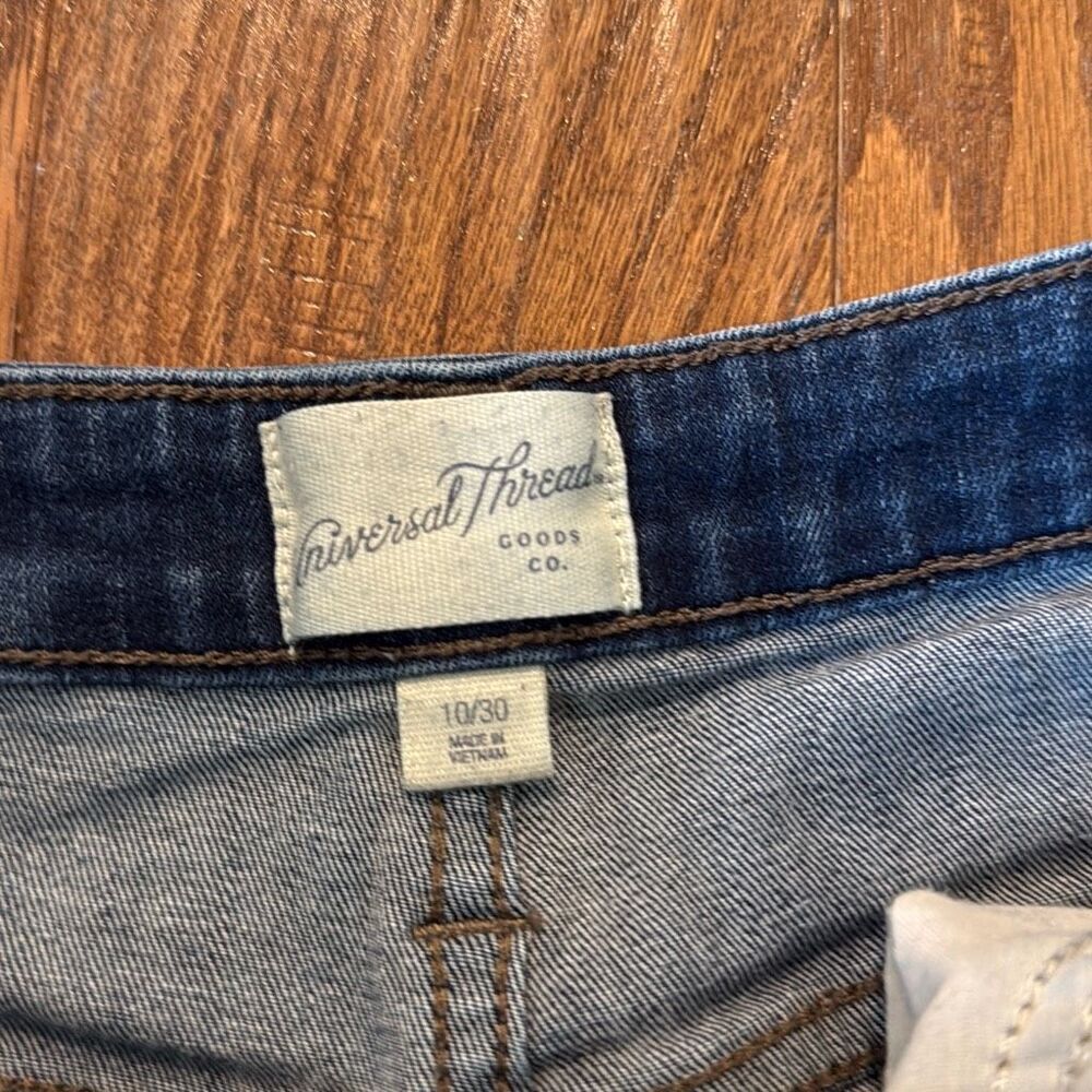 Universal thread high rise midi distressed raw hem jean shorts 30/10 - Picture 3 of 9